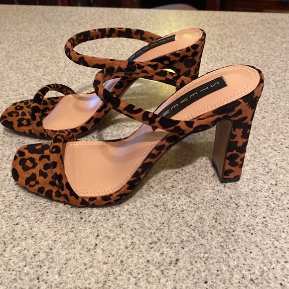 Steven by Steve Madden “Jersey” Leopard Heel-Size 6 - Picture 4 of 9